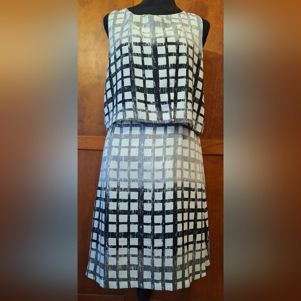 COVINGTON sleeveless midi dress. Size 6